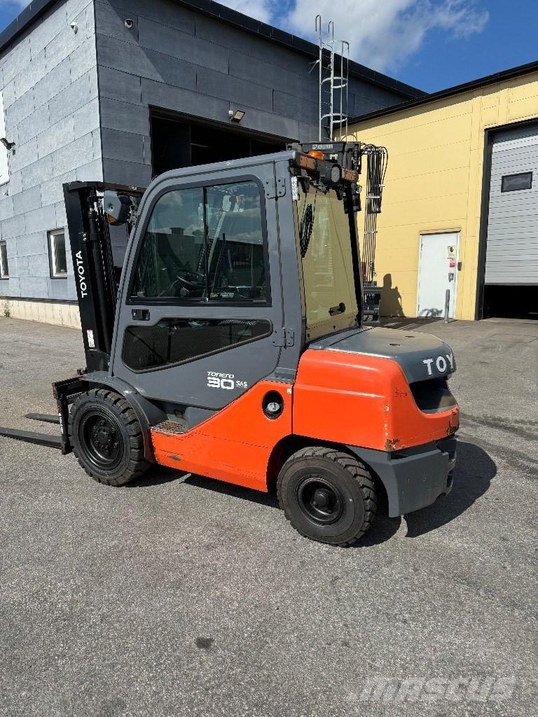Toyota 02-8FDF30 Дизельні навантажувачі