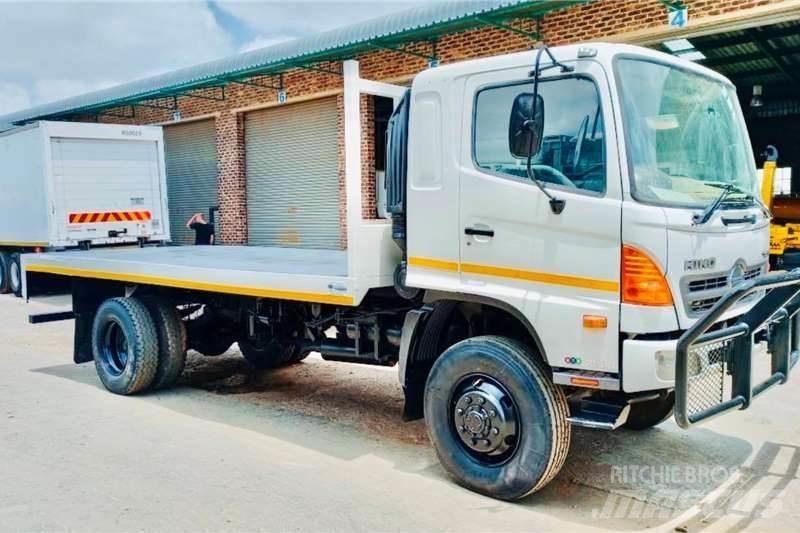 Hino 500 1322 4x4 Вантажівки / спеціальні
