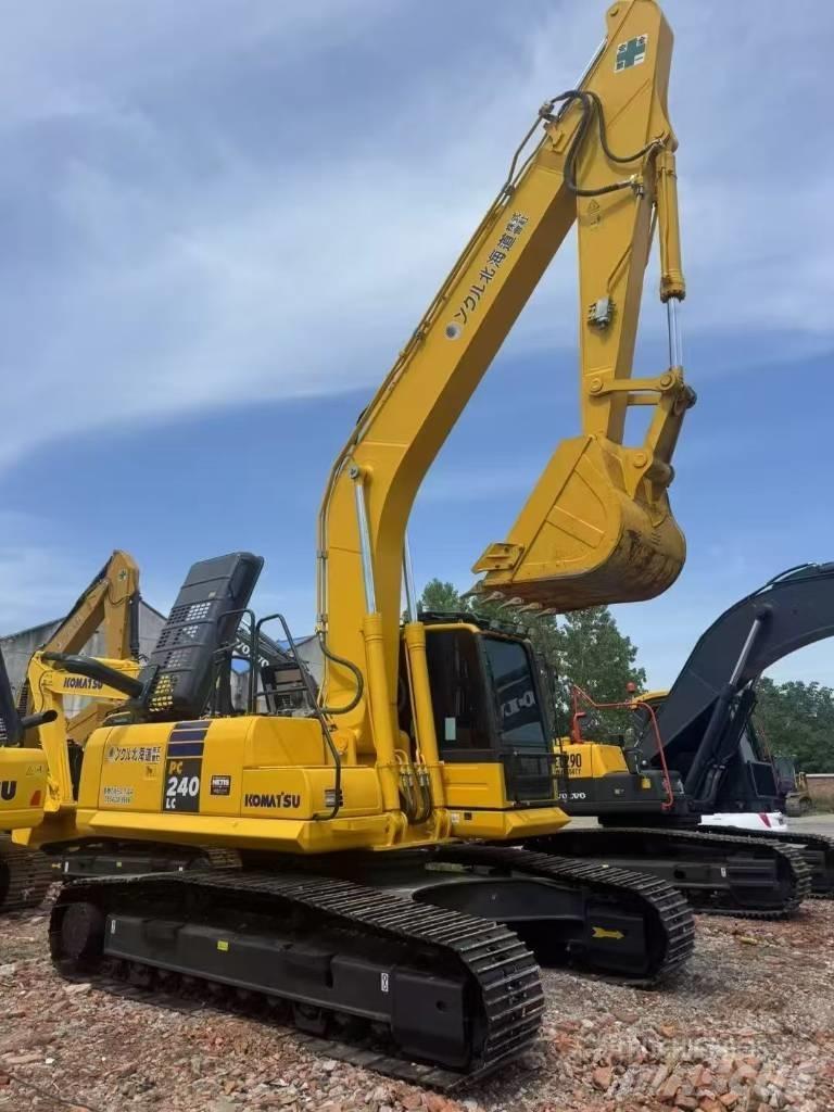 Komatsu 240LC-8 Гусеничні екскаватори