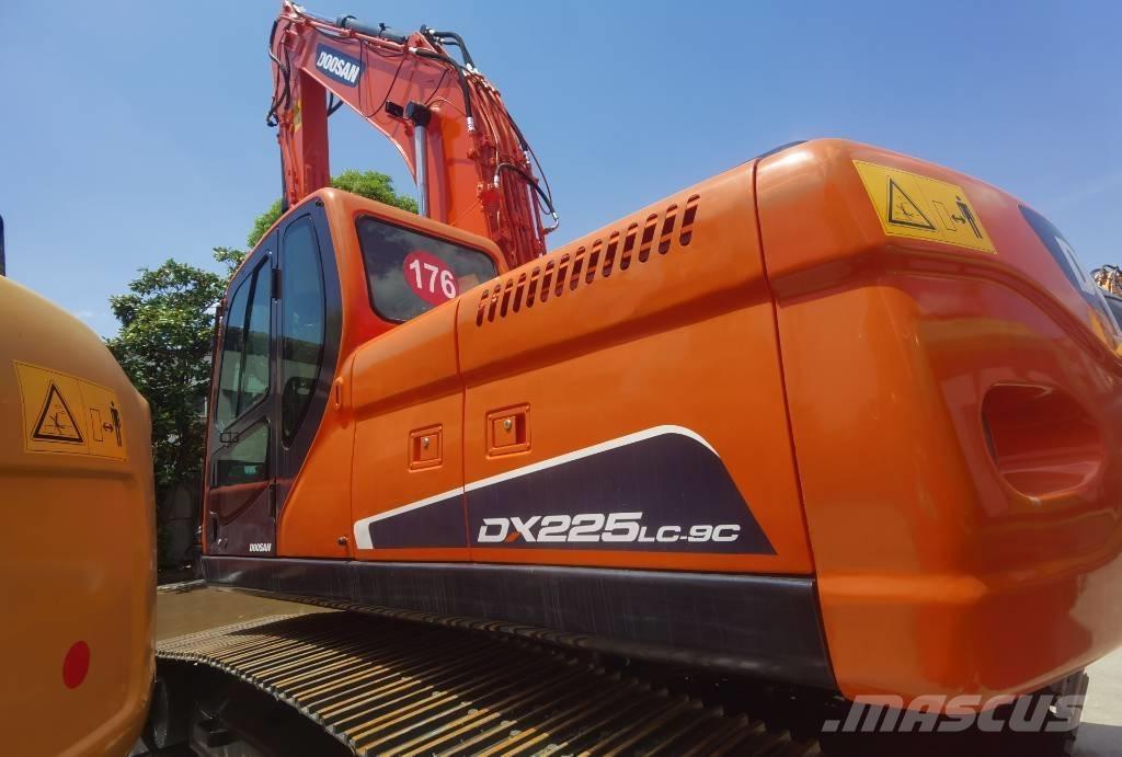 Doosan DX 225 LC Гусеничні екскаватори