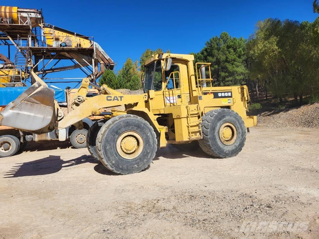 CAT 966E Фронтальні навантажувачі