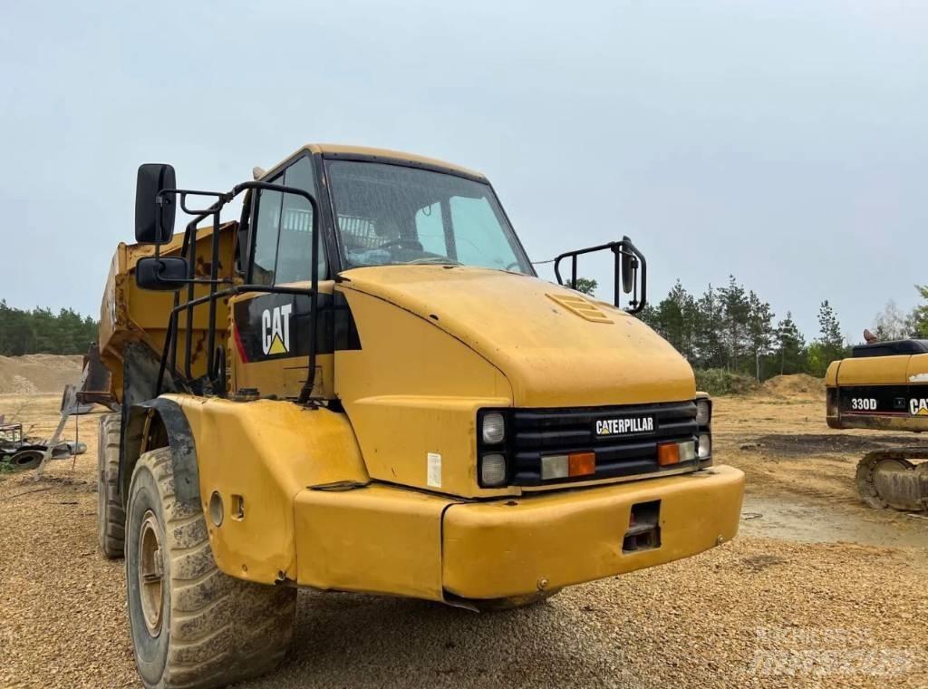 CAT 730 Зчленовані самоскиди