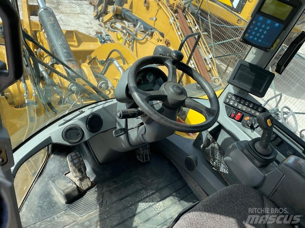 CAT 926M Фронтальні навантажувачі