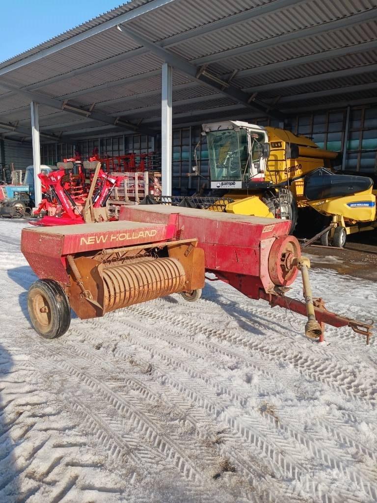 New Holland 265 Тюкові прес-підбирачі