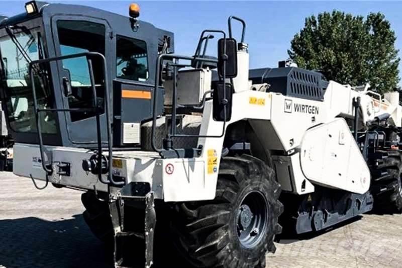 Wirtgen WR2400 Вантажівки / спеціальні