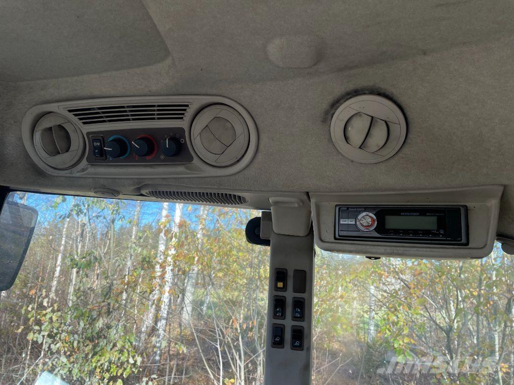 John Deere 5720 Трактори