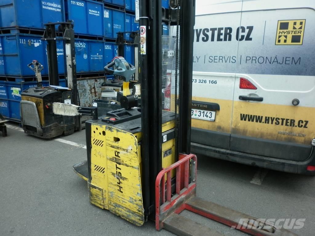 Hyster S1.5S Самохідні електроштабелери