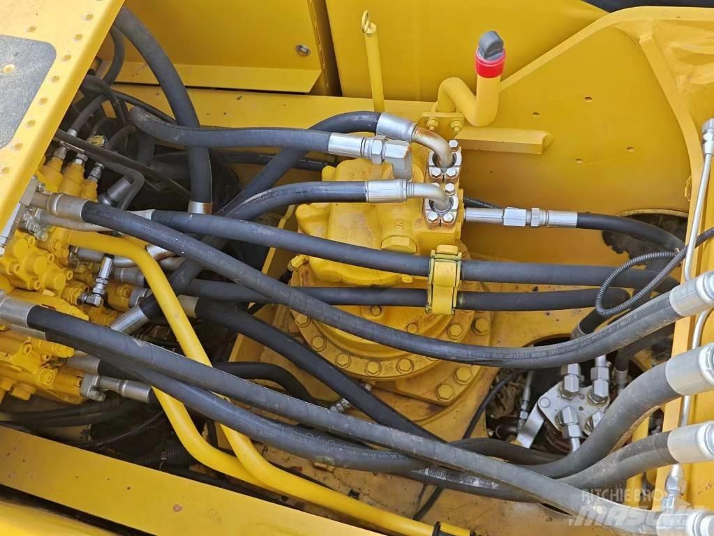 Komatsu PC 200 Гусеничні екскаватори