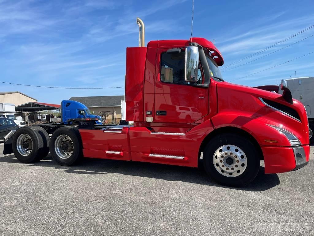 Volvo VNL64T300 Тягачі