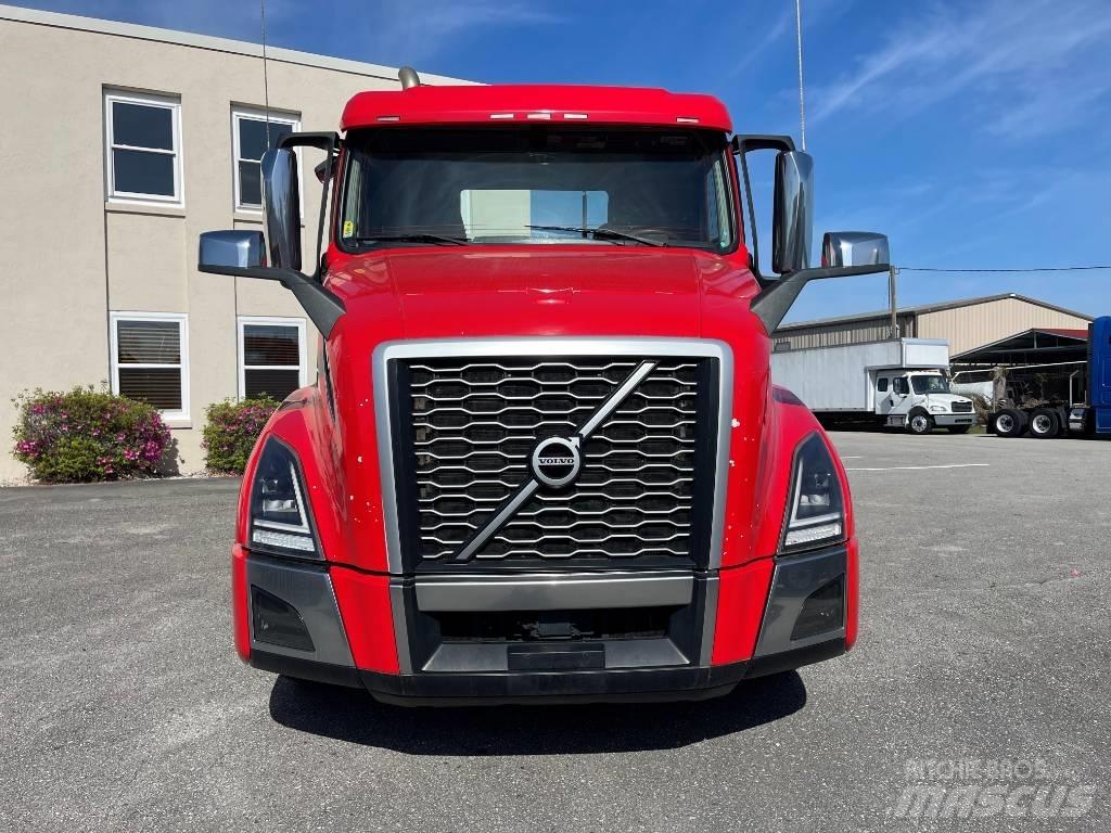 Volvo VNL64T300 Тягачі