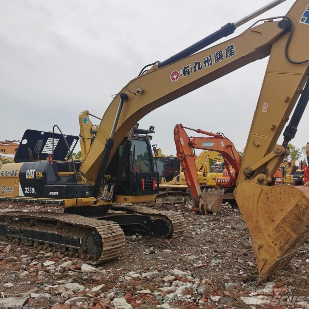CAT 323DL Гусеничні екскаватори