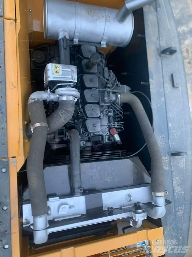 Hyundai R220LC-9S Гусеничні екскаватори