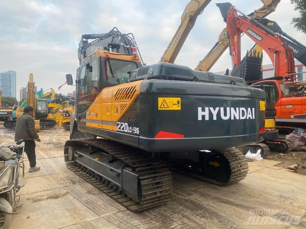 Hyundai R220LC-9S Гусеничні екскаватори