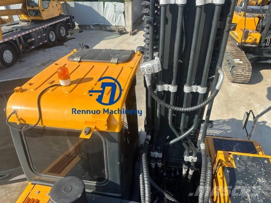 Hyundai R220LC-9S Гусеничні екскаватори