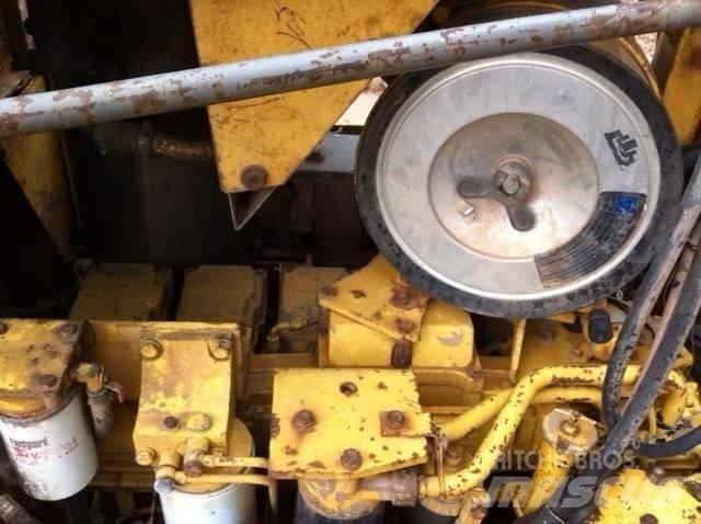 Komatsu d155a-3 Гусеничні бульдозери