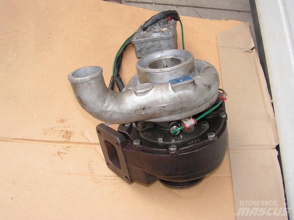John Deere 7930 Двигуни