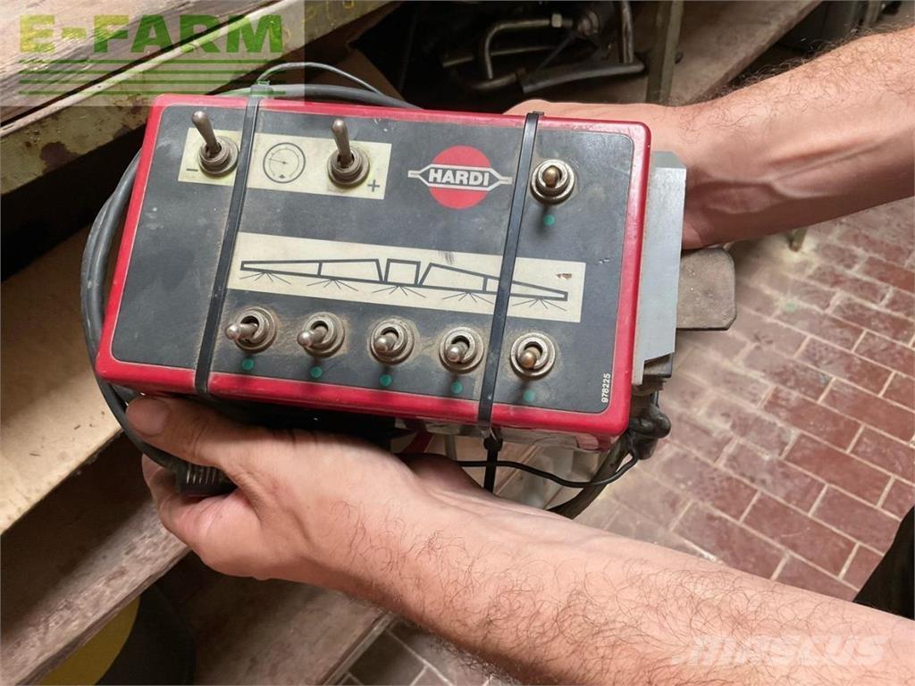 Hardi Commander Причіпні обприскувачі