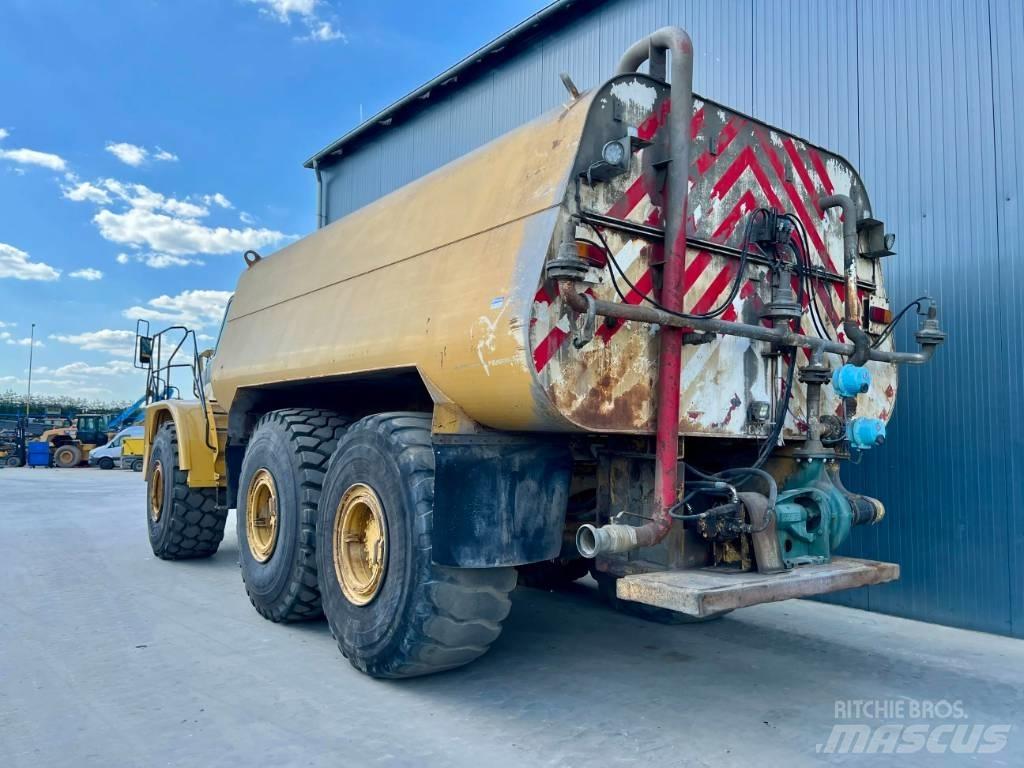 CAT 740 WATER TRUCK Поливальні машини