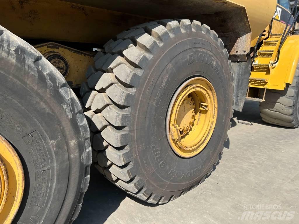 CAT 740 WATER TRUCK Поливальні машини