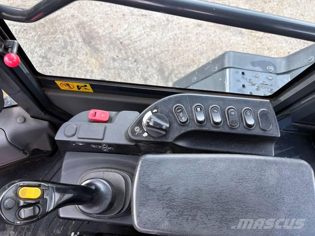 Komatsu WA320-8 Фронтальні навантажувачі