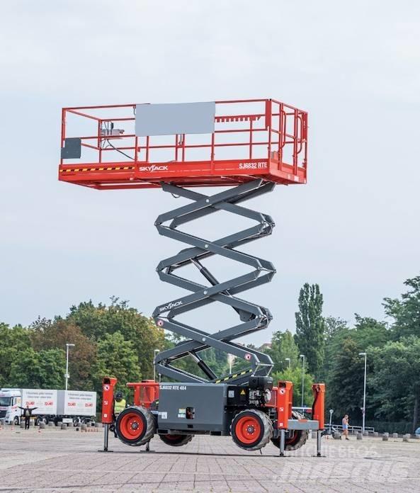 SkyJack 6832RTE Підйомники-ножиці