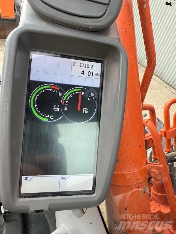 Hitachi ZX 135 US-6 Гусеничні екскаватори