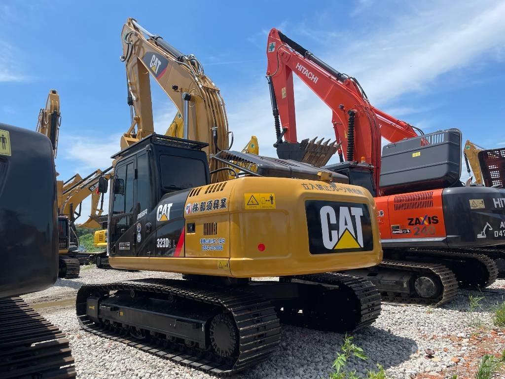 CAT 323D2 Гусеничні екскаватори
