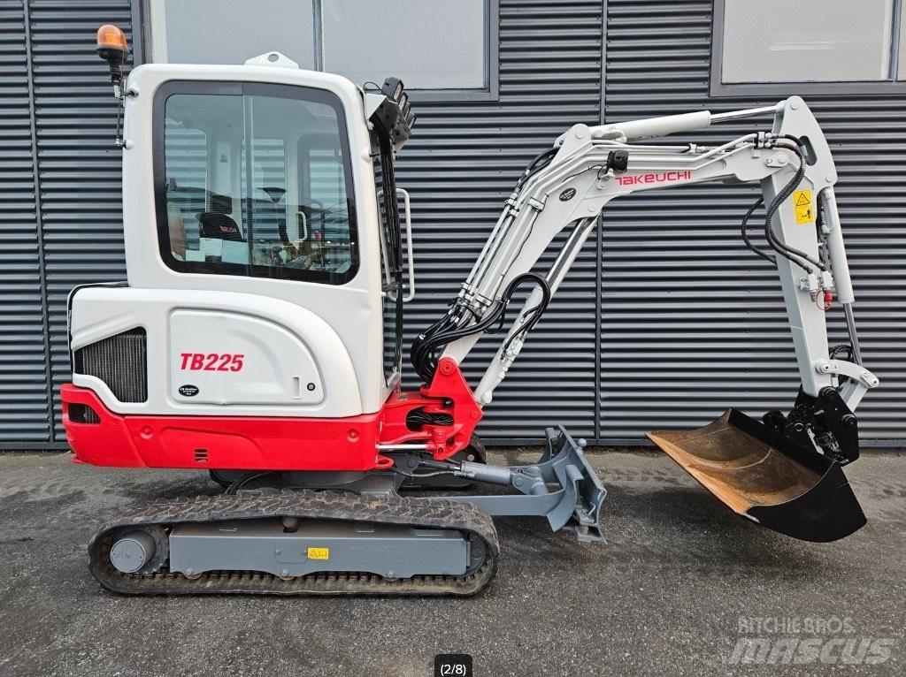 Takeuchi TB 225 Міні-екскаватори < 7т