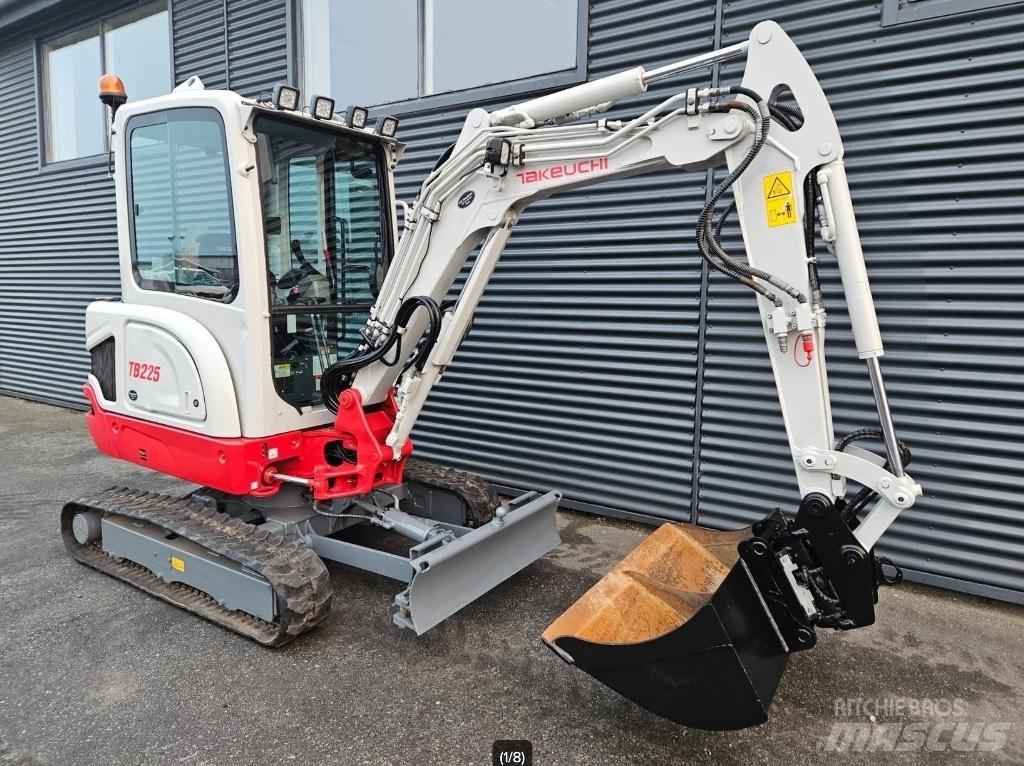 Takeuchi TB 225 Міні-екскаватори < 7т