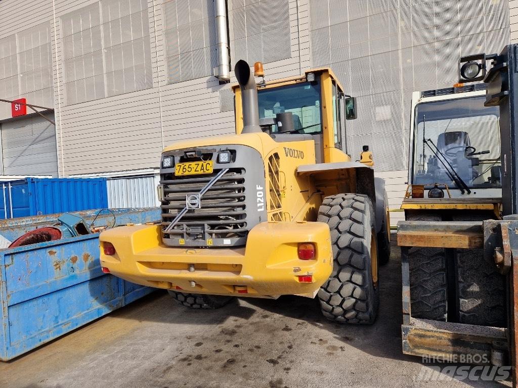Volvo L 120 F Фронтальні навантажувачі