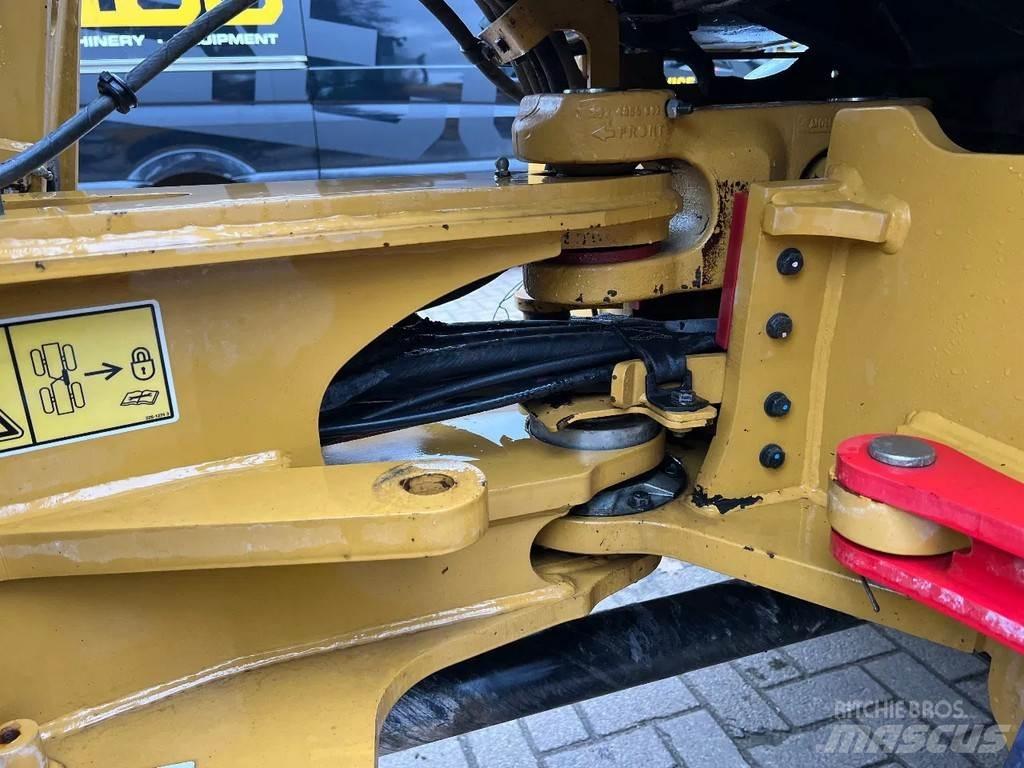 CAT 908M Фронтальні навантажувачі