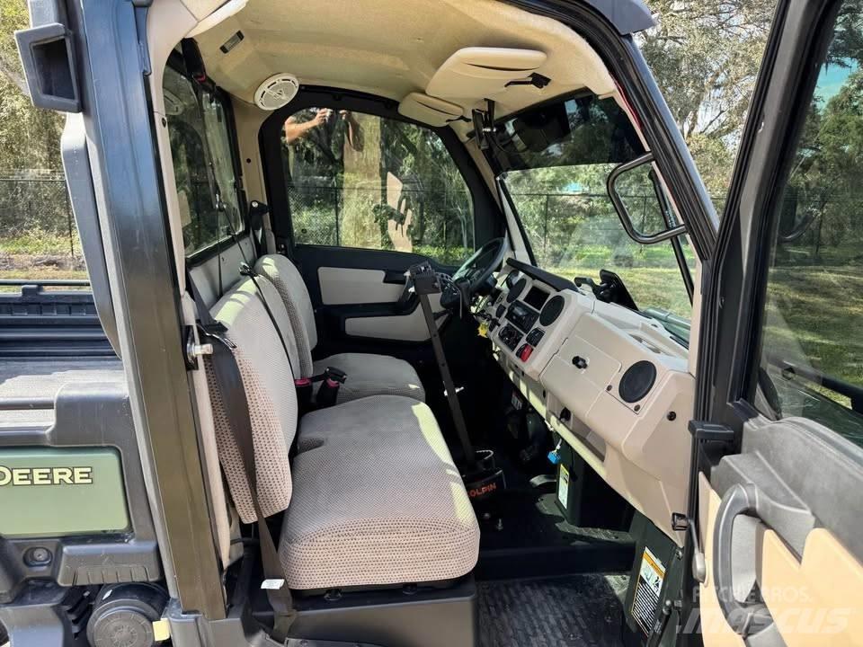 John Deere XUV835R Підсобні машини
