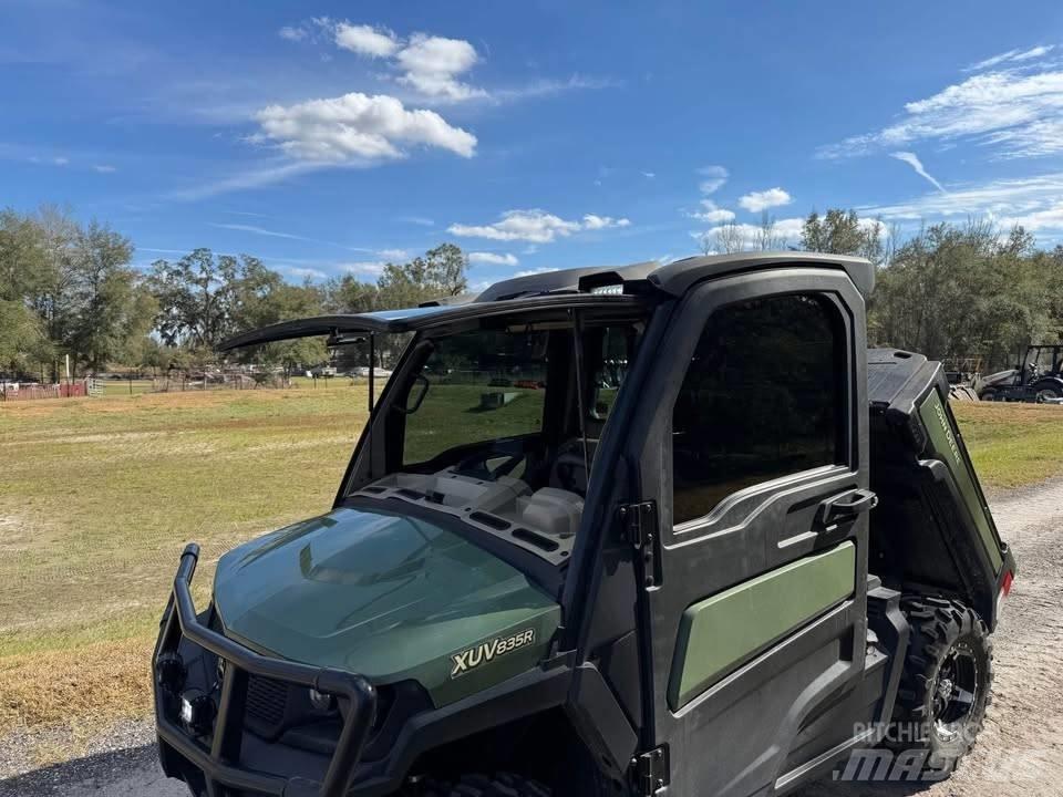 John Deere XUV835R Підсобні машини