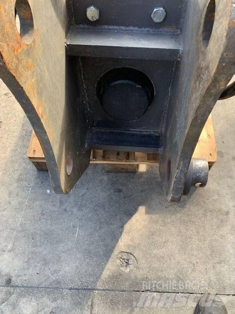 Atlas Copco SB 702 Плуги