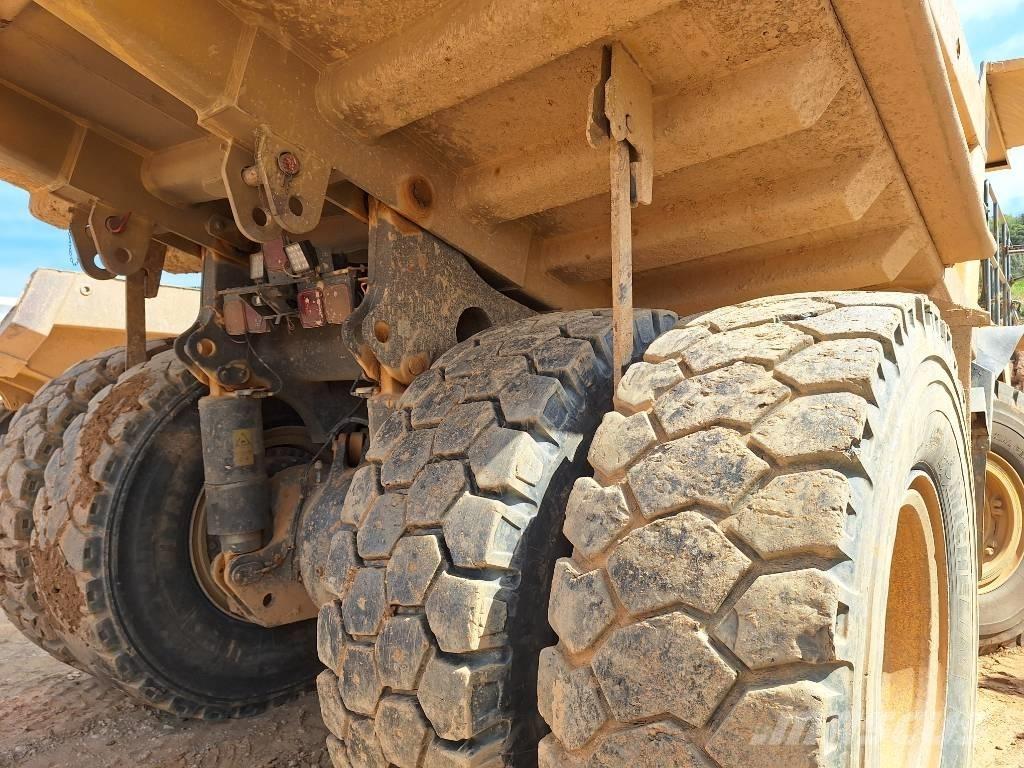 Komatsu HD605-7EO Кар`єрні самоскиди