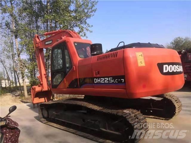 Doosan DH225 Гусеничні екскаватори
