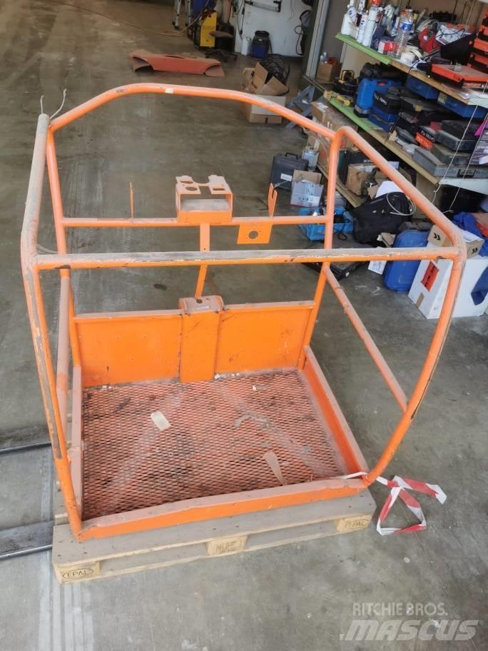 JLG Toucan 10 E Бони і ковші