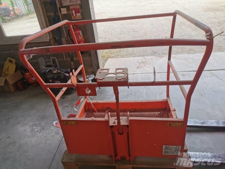 JLG Toucan 10 E Бони і ковші