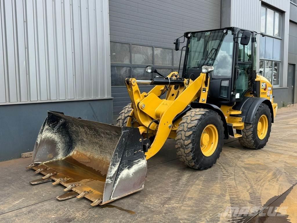 CAT 908M Фронтальні навантажувачі