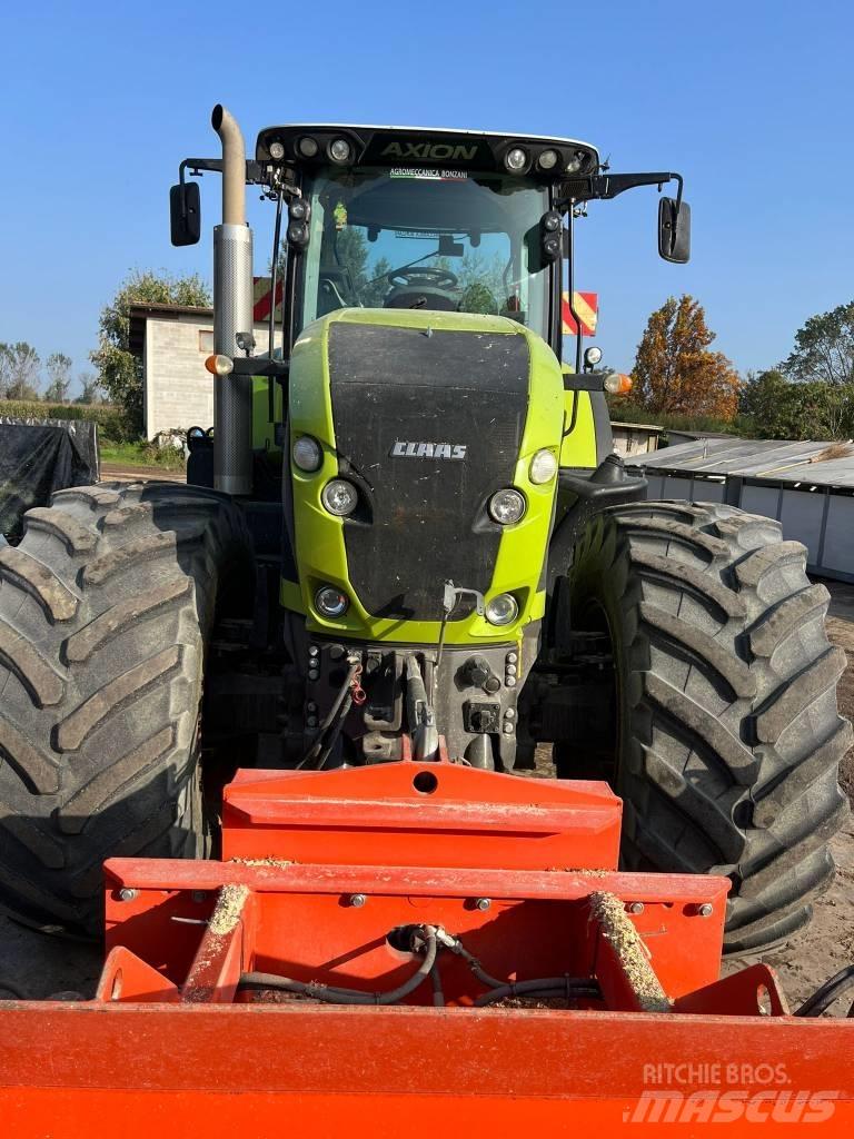 CLAAS Axion 930 Трактори