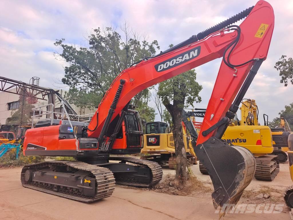 Doosan DX225LC Гусеничні екскаватори