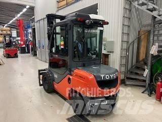Toyota 02-8 FDJF 35 Дизельні навантажувачі
