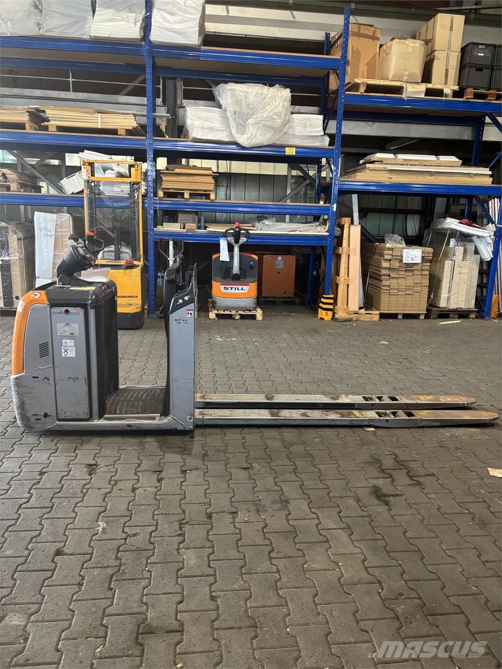 Still OPX 20 Підбирачі замовлень з нижніх ярусів