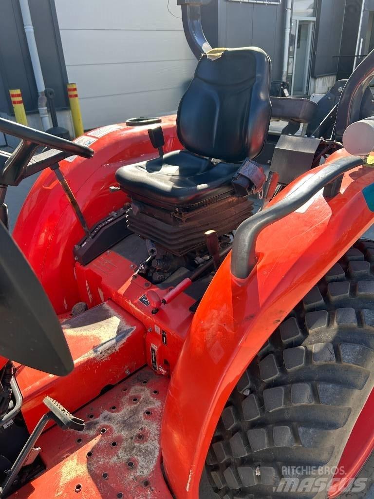 Kubota L1-382 HST Трактори