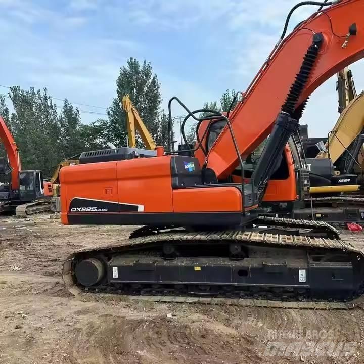Doosan DX225LC-9C Гусеничні екскаватори