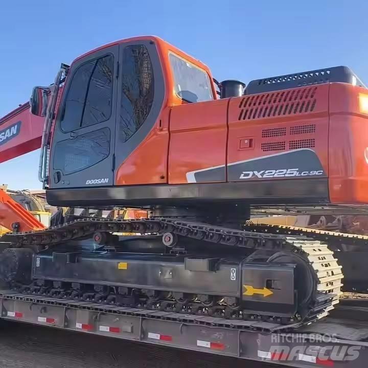 Doosan DX225LC-9C Гусеничні екскаватори