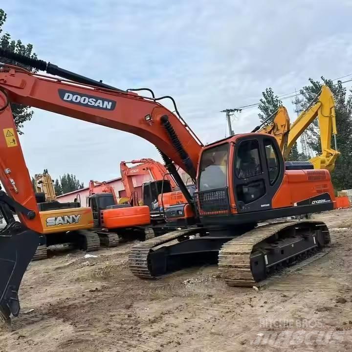 Doosan DX225LC-9C Гусеничні екскаватори