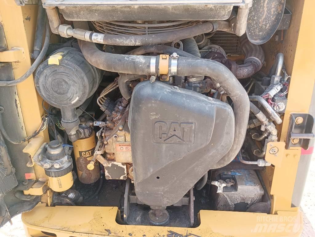 CAT 226 B Міні-навантажувачі