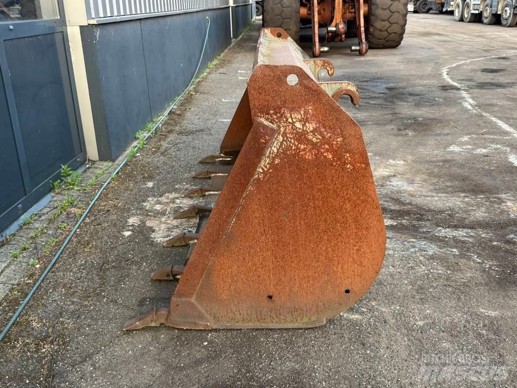  Onbekend WG-2400 Ковші