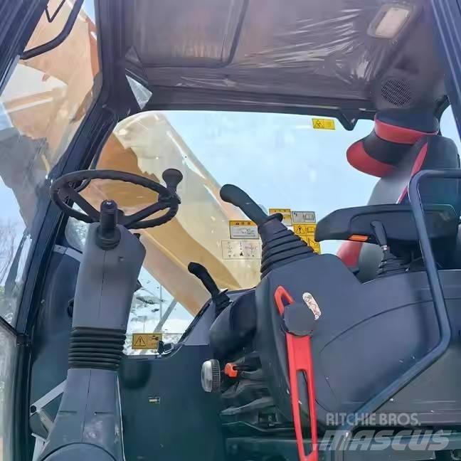 Hyundai 210WVS Колісні екскаватори